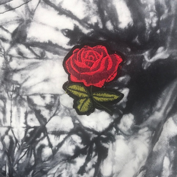 Long Sleeve Crop Top - Picture 3 of 3